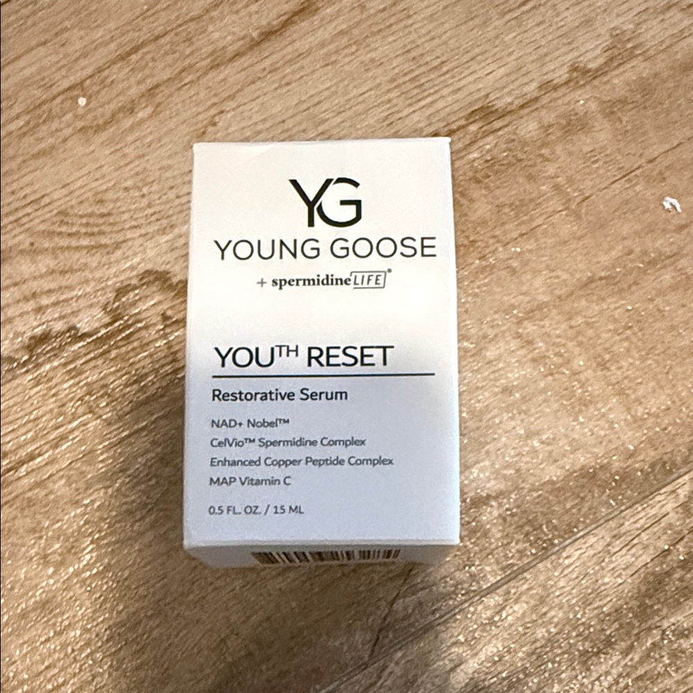 Youth Reset Restorative Serum - White
